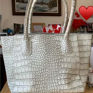 Elegant Cream Crocodile-Embossed Tote Bag